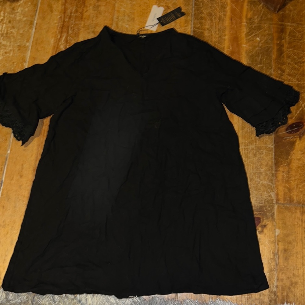 Blouse with ruffled sleeves